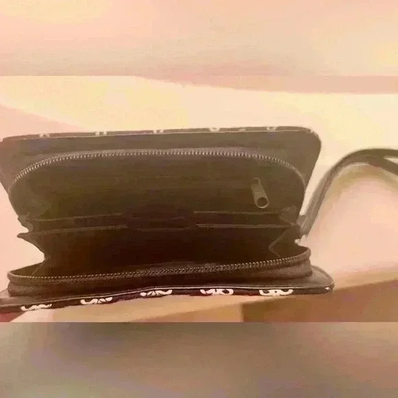 Large Vera Bradley Wallet - Picture 2 of 2